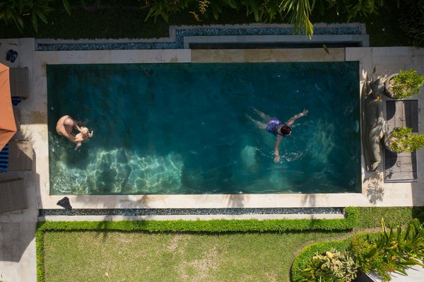 Créer un parc aquatique dans votre jardin: l'ajout d'un toboggan de piscine